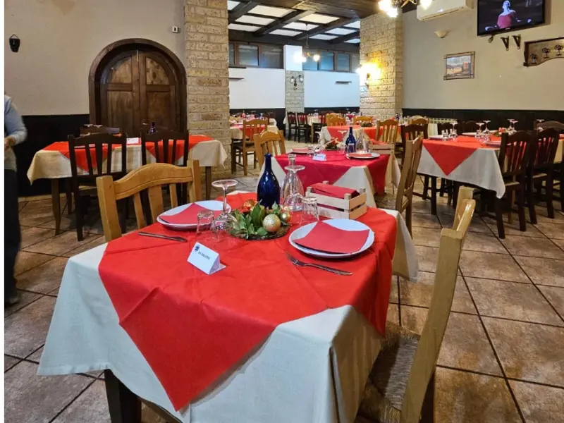 Festive dining room for New Year's Eve dinner at farmhouse Campania