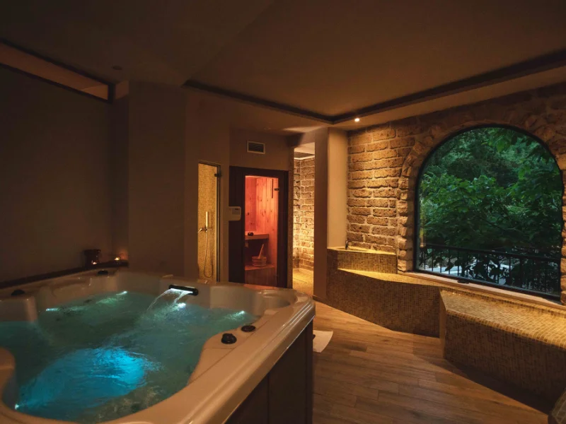 Private spa relax wellness gift box farmhouse Campania