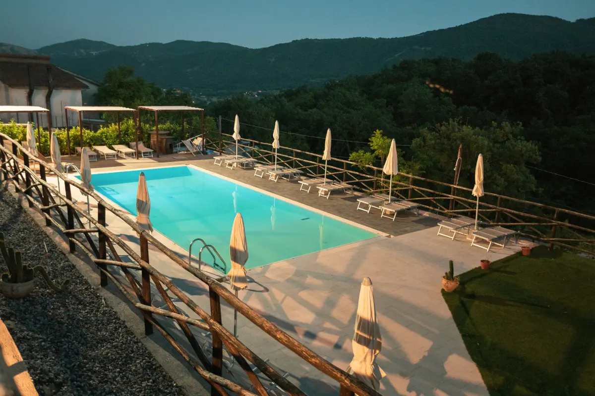 Panoramic pool - Hills view