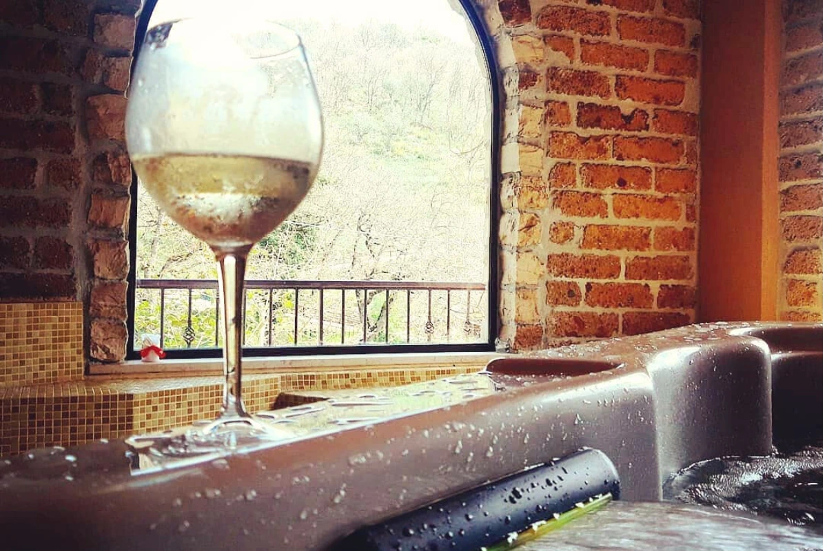 Private spa - Hot tub bubbles farmhouse Christmas