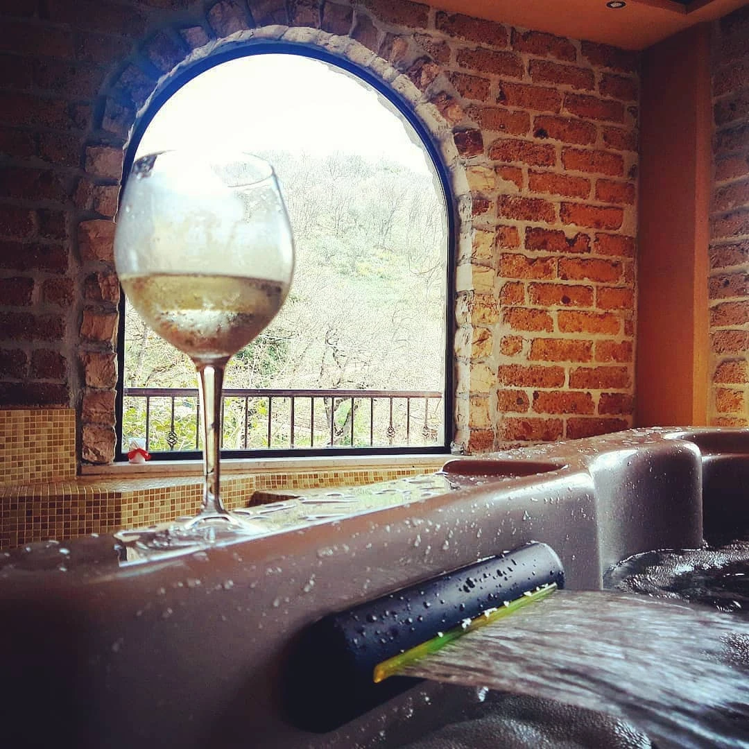 Brindisi con spumante per Capodanno in agriturismo