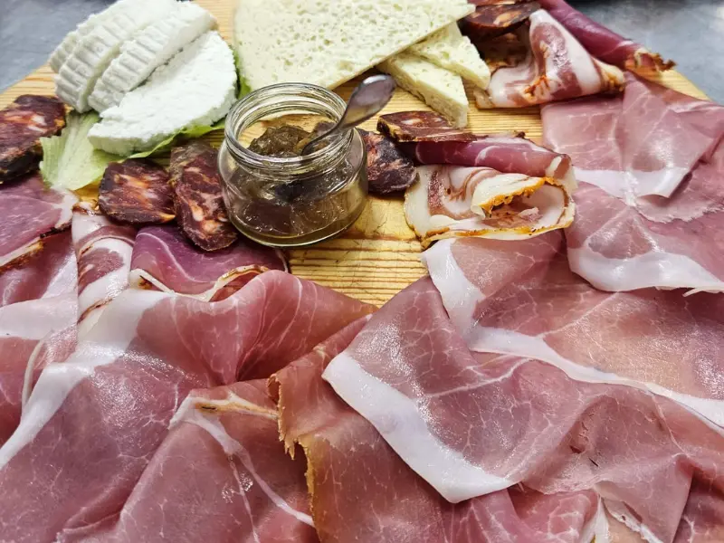 Dettaglio del Tagliere di Antipasti Pasquali