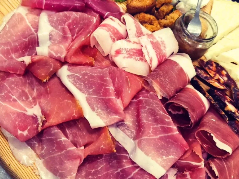 Antipasti contadini per il pranzo di Natale in agriturismo Campania