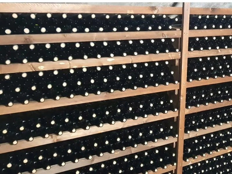 Vino naturale della casa per pranzo di Pasqua in agriturismo